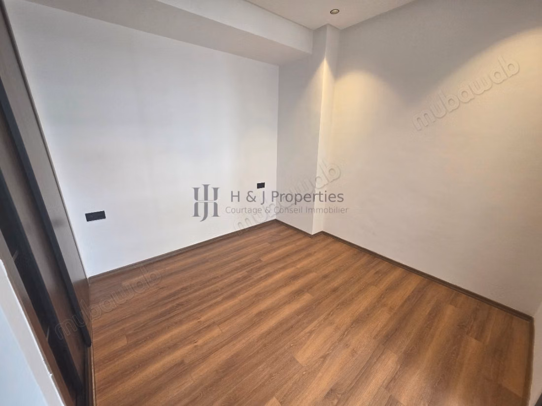 T2 empty apartment of 50m² - 1 bedroom - terrace
