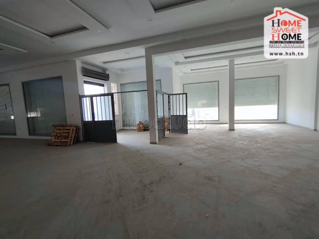Showroom Les Châtaigne in Affitto a Ezzahra