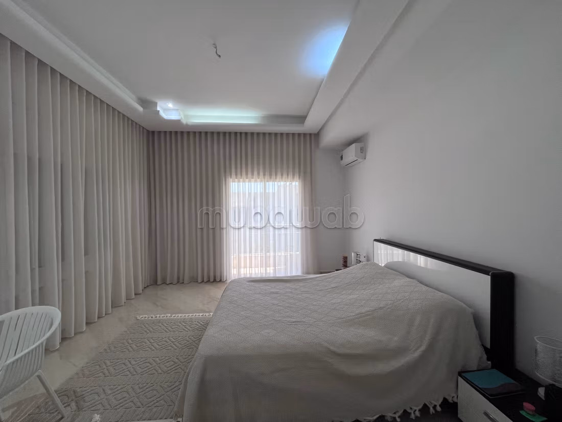 Piano di villa arredato in affitto