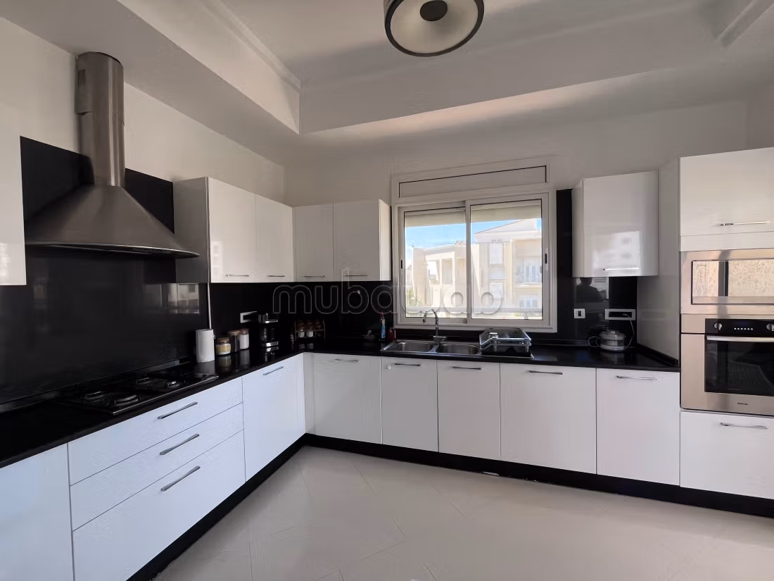 Piano di villa arredato in affitto