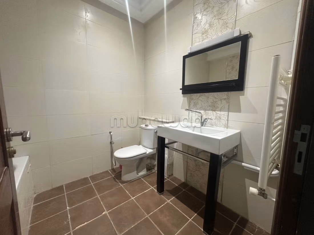 Splendido appartamento in affitto a Les Berges Du Lac 2. Superficie 100 m². Climatizzazione