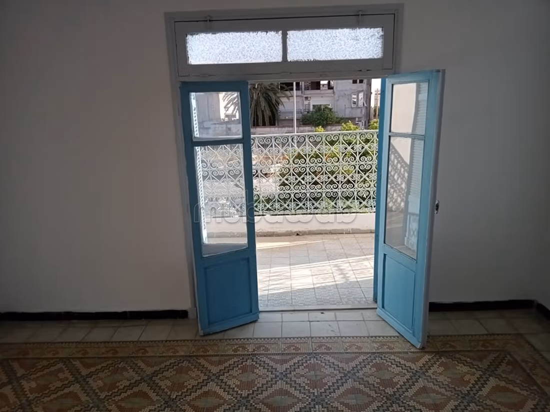 Maison de luxe à vendre à Le Bardo. 8 belles chambres. Belle terrasse et jardin