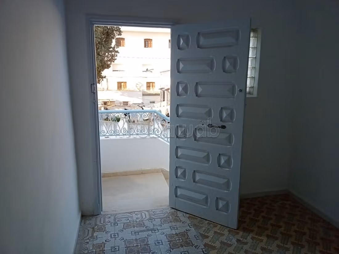 Maison de luxe à vendre à Le Bardo. 8 belles chambres. Belle terrasse et jardin
