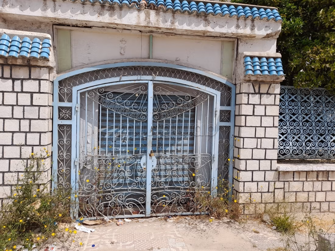 Maison de luxe à vendre à Le Bardo. 8 belles chambres. Belle terrasse et jardin