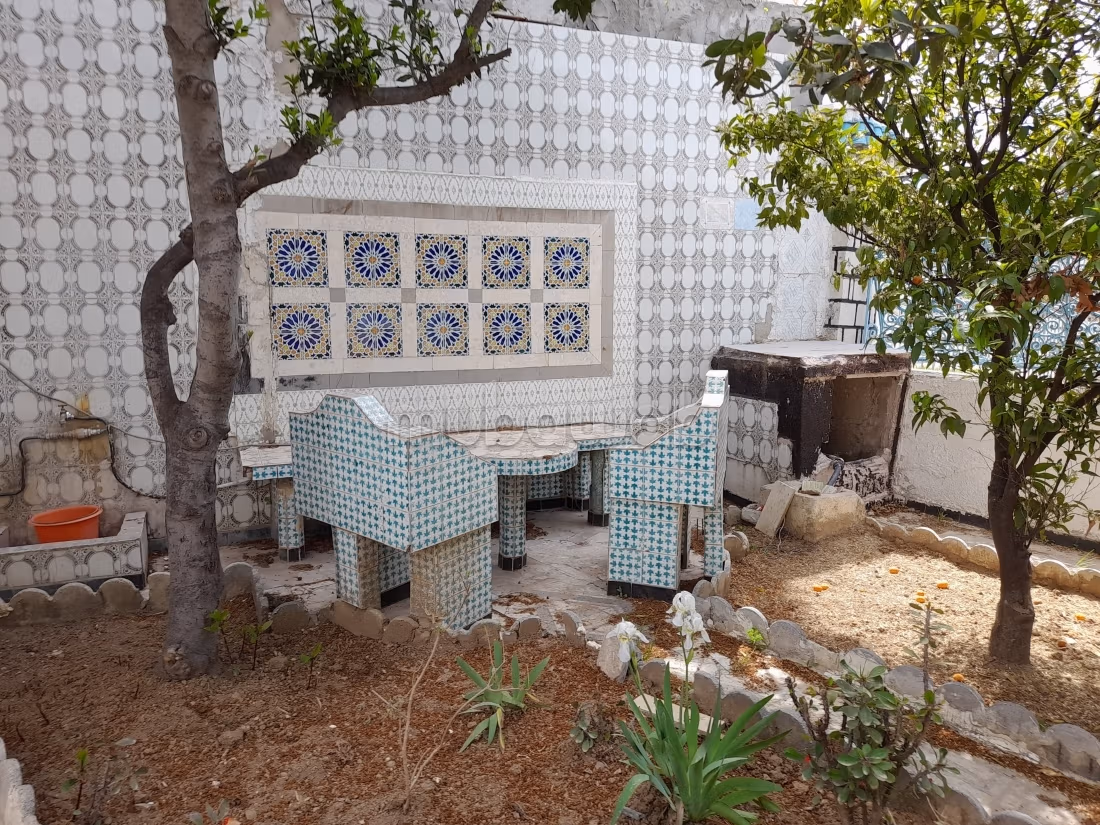 Maison de luxe à vendre à Le Bardo. 8 belles chambres. Belle terrasse et jardin