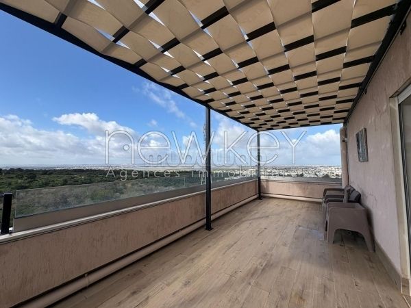 A vendre un penthouse avec une vue panoramique à Gammarth
