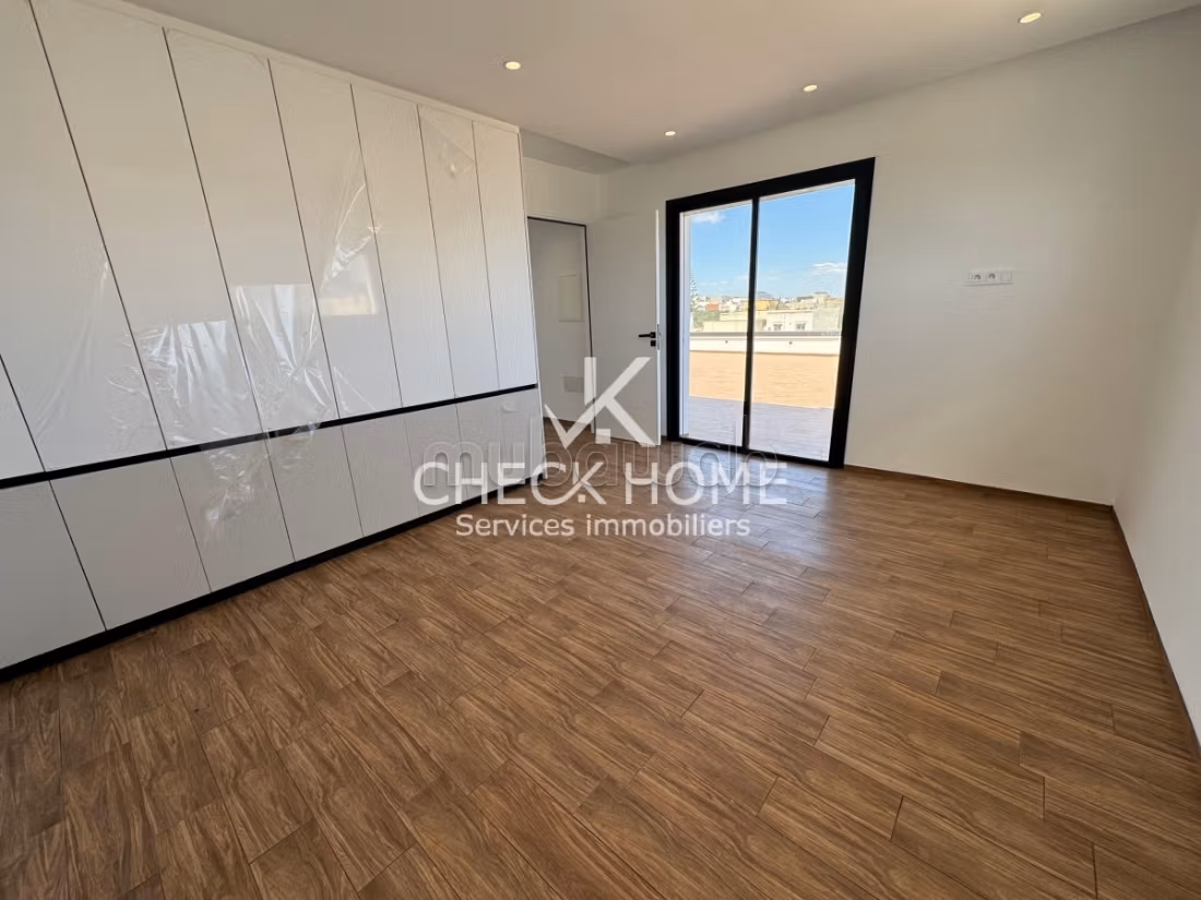 A vendre villa S5 de luxe neuve à Hammamet Nord