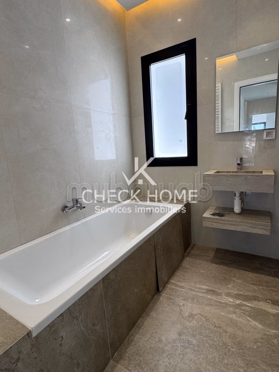 A vendre villa S5 de luxe neuve à Hammamet Nord