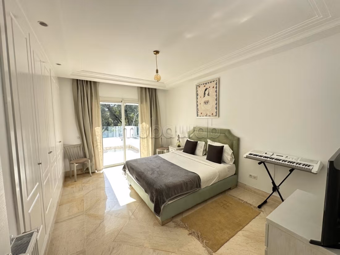 Bellissima villa con giardino e piscina nella Marina