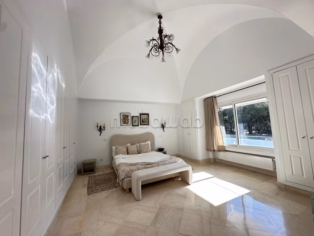 Bellissima villa con giardino e piscina nella Marina