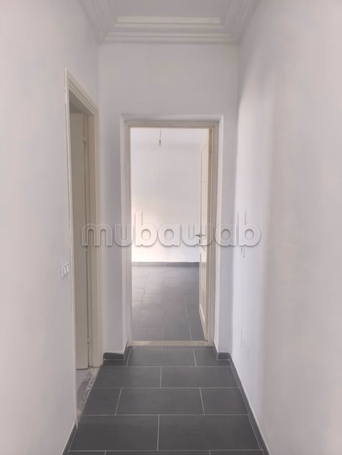Rent this apartment in Cité des Juges. Small area 120 m². Double glazing and central heating