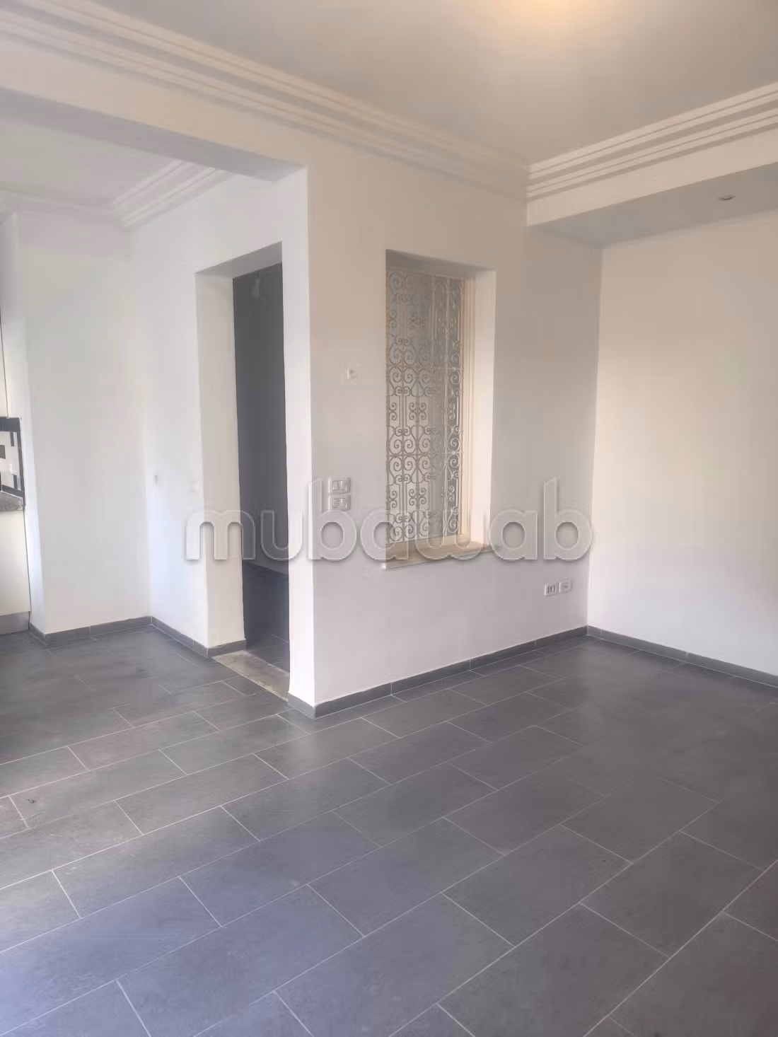 Rent this apartment in Cité des Juges. Small area 120 m². Double glazing and central heating