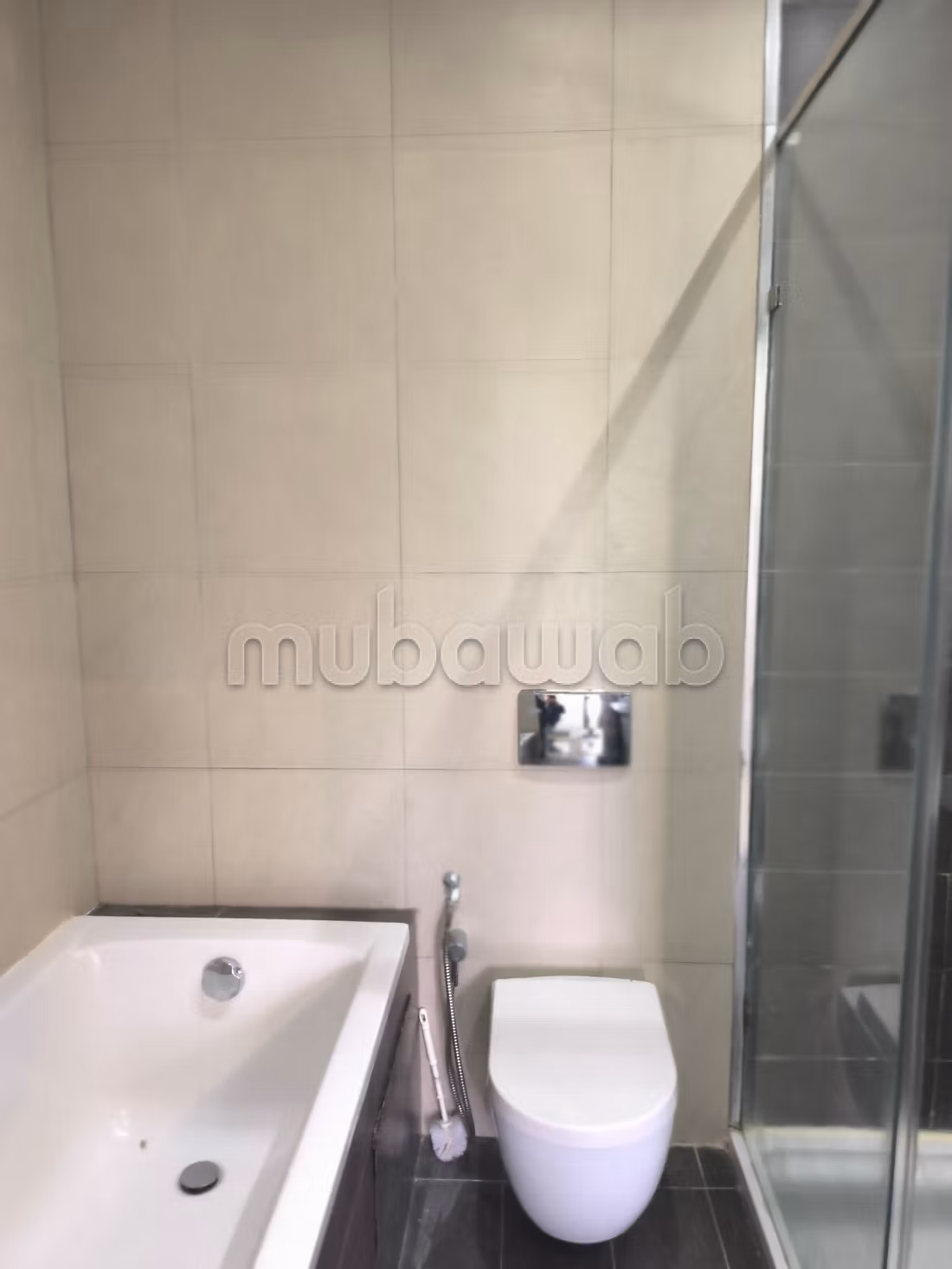 Appartement S4 dont une suite parentale à louer à Cité Du Stade. Superficie 300 m². Porte sécurisée et chauffage central