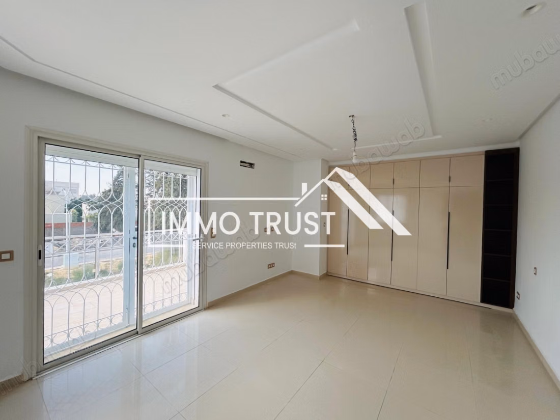 Villa S5 con giardino e piscina a La Soukra
