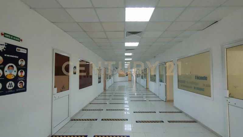 A louer: Immeuble en R2 de 4000 m² au Lac 3