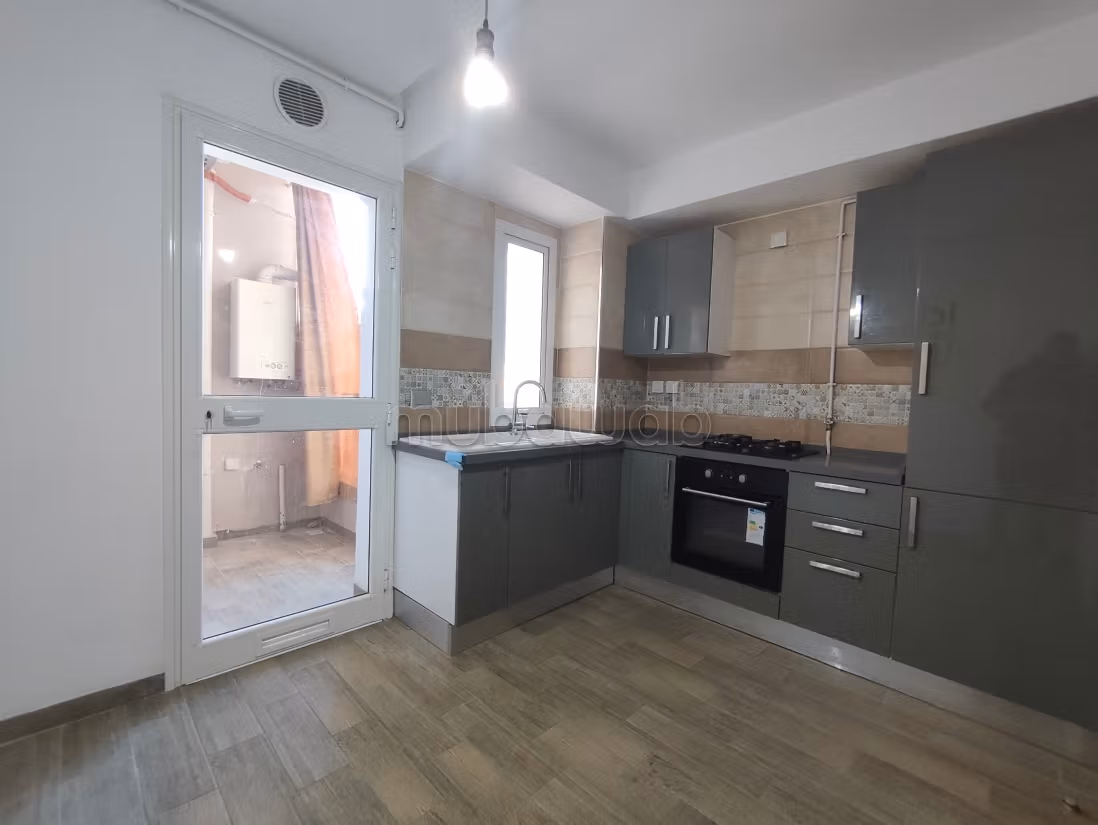 Apartment for rent in Aouina. 2 beautiful rooms. Satellite dish, secured residence