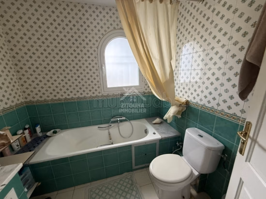 A vendre une villa duplex avec jardin à La Marsa