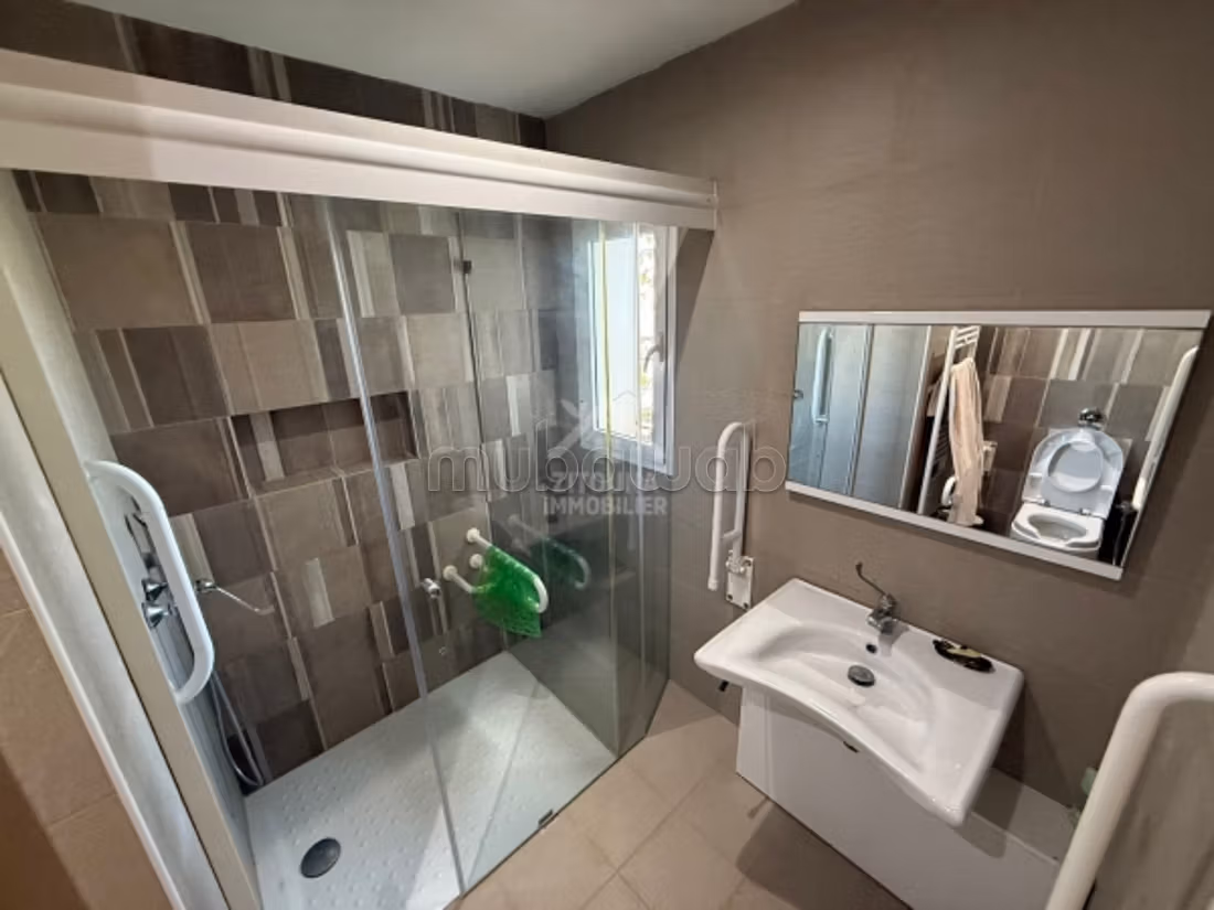 A vendre une villa duplex avec jardin à La Marsa
