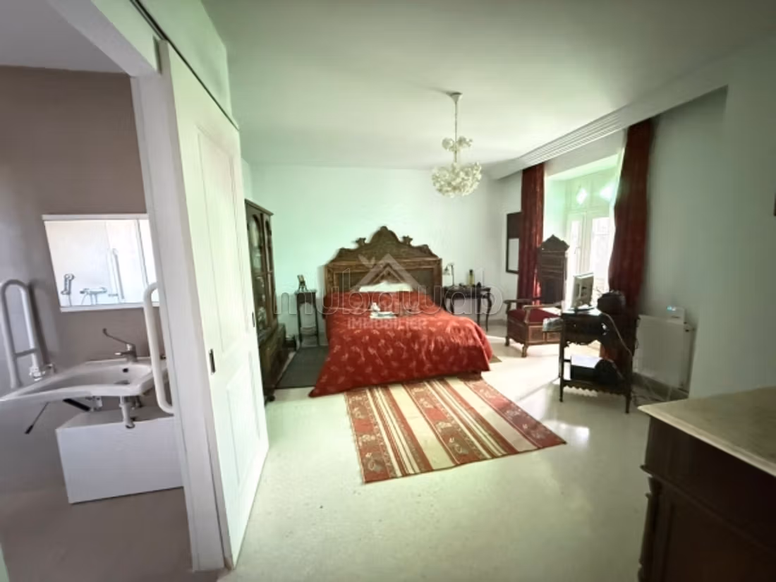 A vendre une villa duplex avec jardin à La Marsa