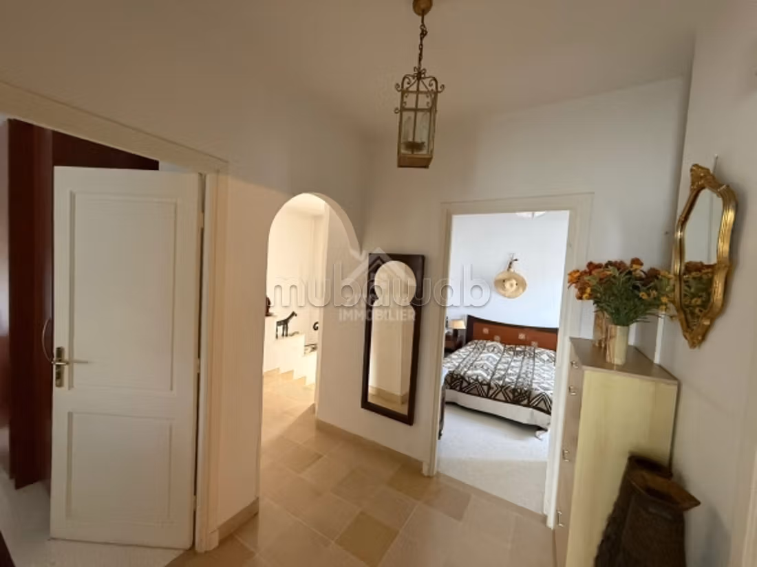 A vendre une villa duplex avec jardin à La Marsa