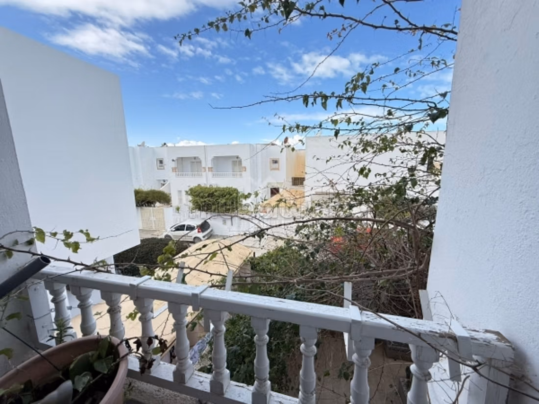 A vendre une villa duplex avec jardin à La Marsa