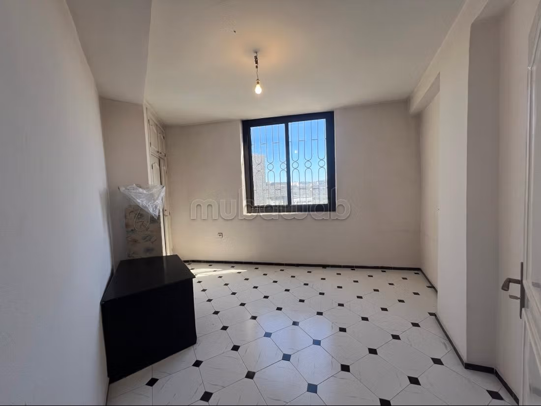 Grand appartement 4 chambres en plein centre – Quartier Nejma
