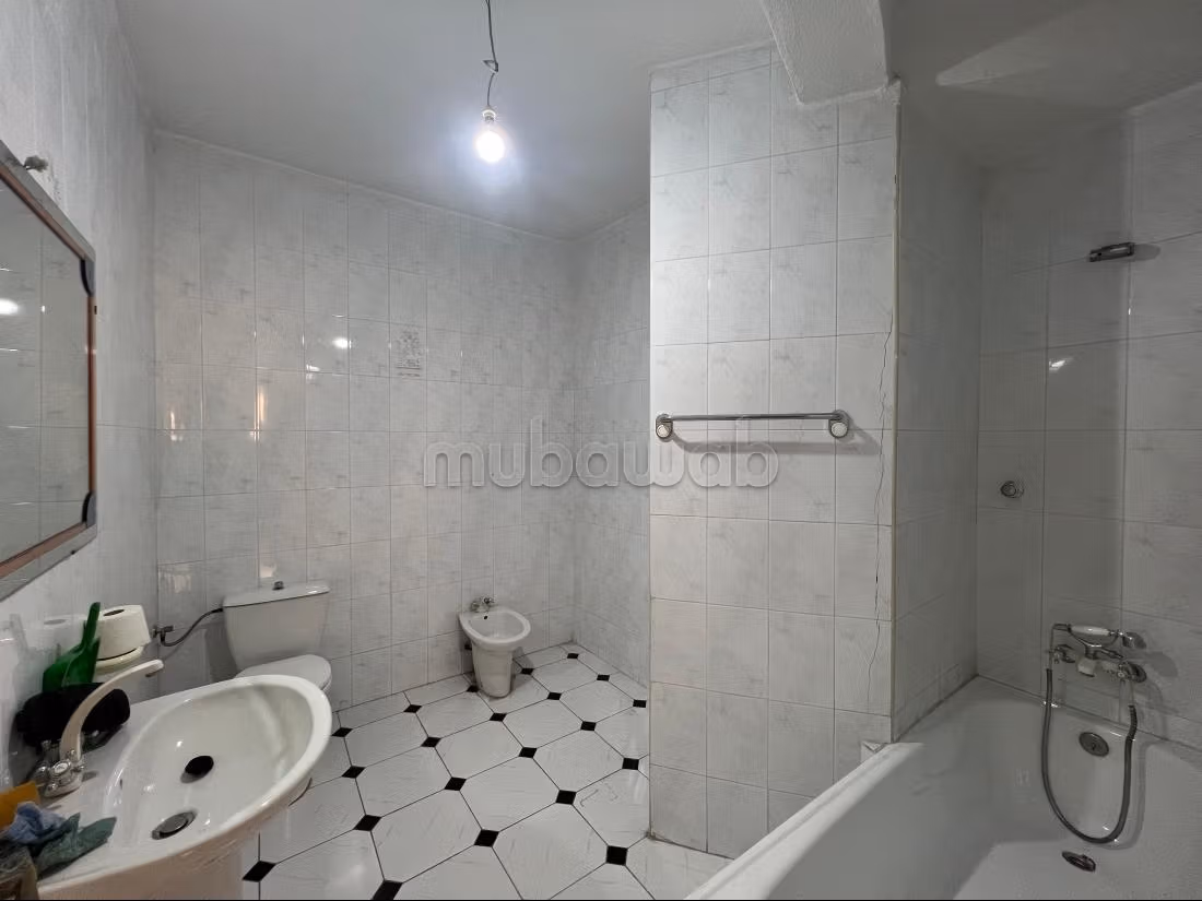 Grand appartement 4 chambres en plein centre – Quartier Nejma