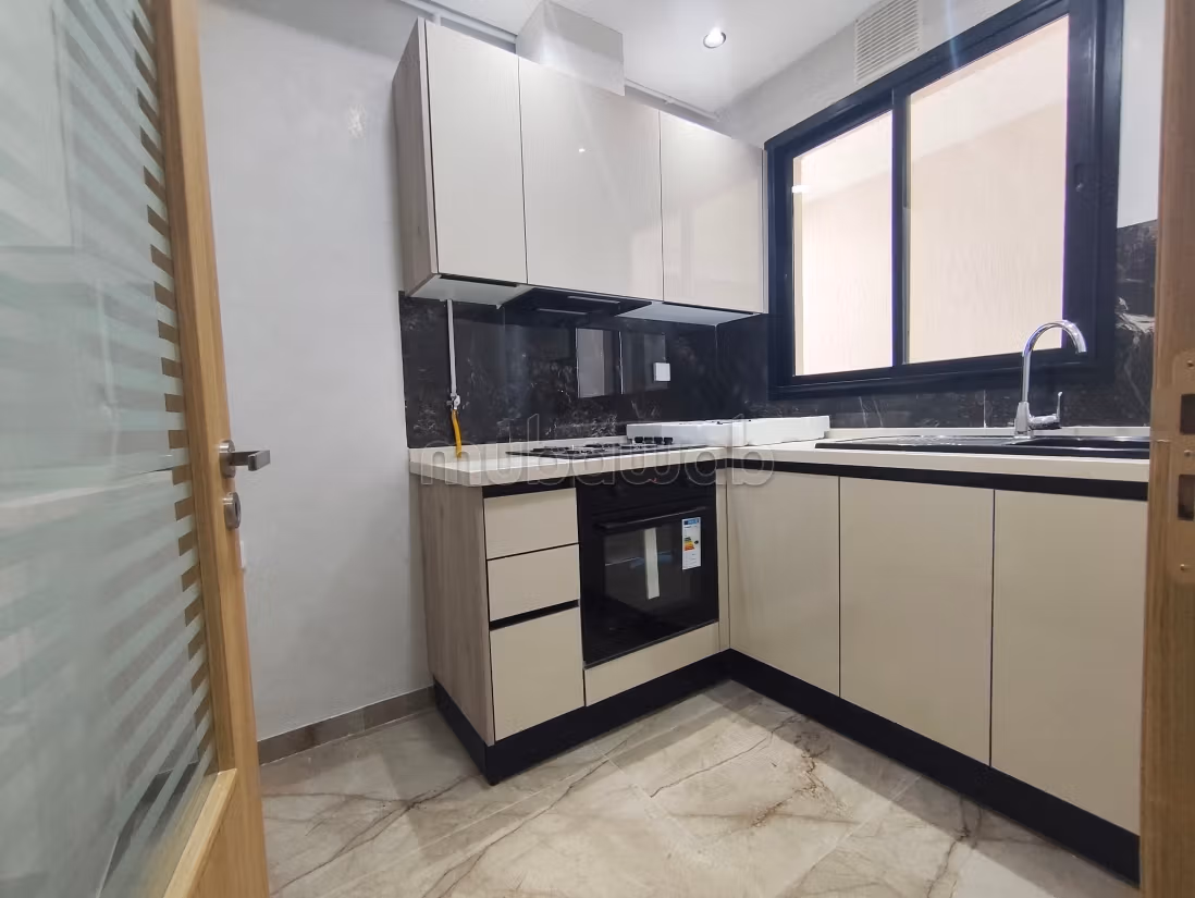 Flat for rent in Bhar Lazreg. Total area 70 m². Satellite dish, secured residence
