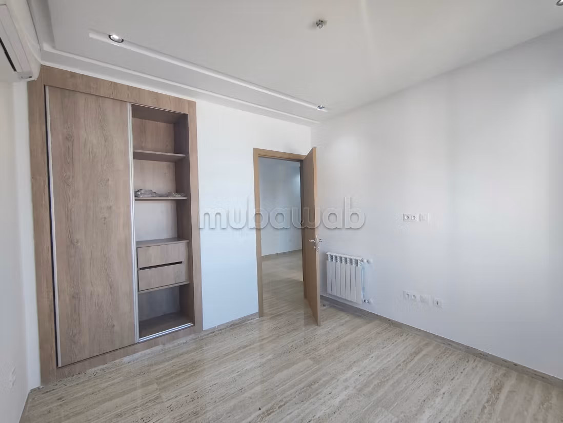 Flat for rent in Bhar Lazreg. Total area 70 m². Satellite dish, secured residence