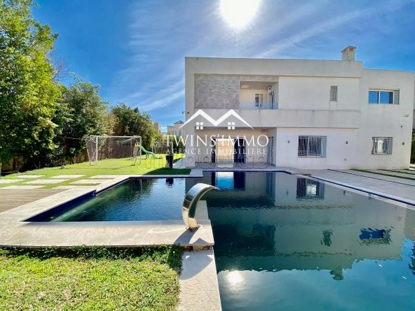 Superbe villa à La Soukra