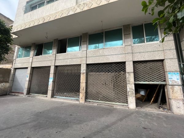 Local commercial spacieux Fort potentiel showroom