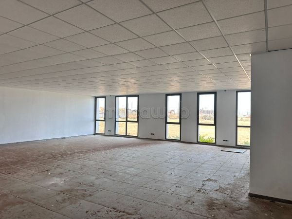 Beaux bureaux à louer à Sidi Maarouf.
Superficie 171 m²