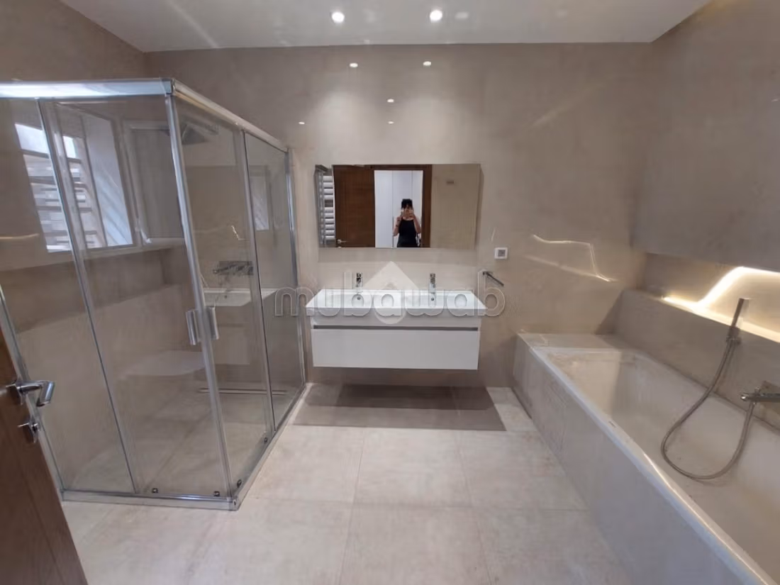 Villa floor for rent