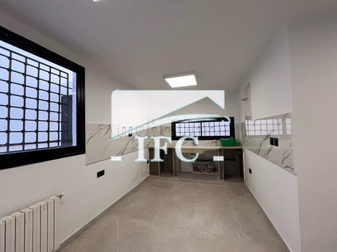 Edificio in affitto 590m² Giardino della città IFCM235