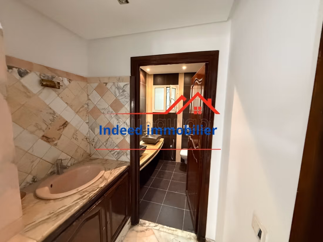 In vendita a el menzah 9a – villa di prestigio r2