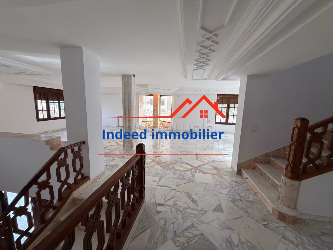 In vendita a el menzah 9a – villa di prestigio r2