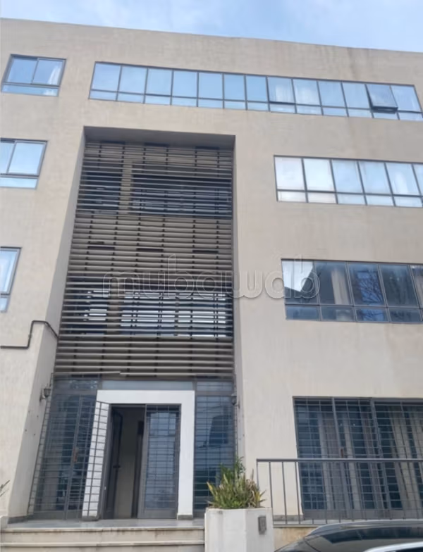 Building R4 for sale