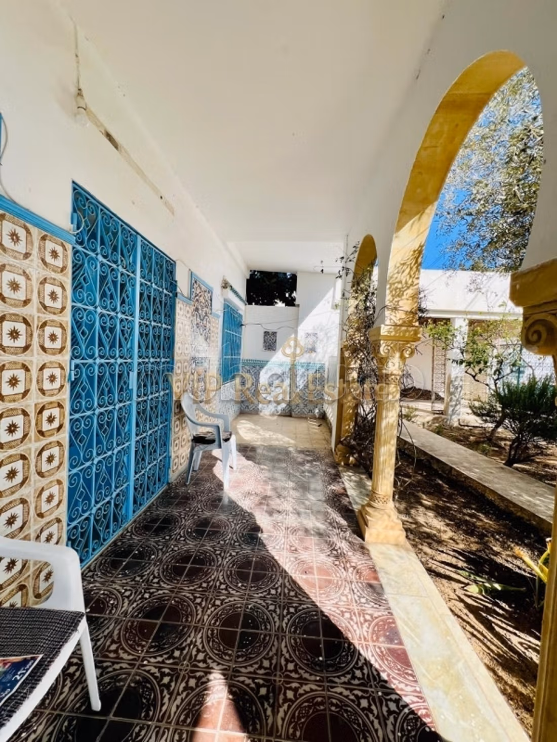 IN VENDITA – Villa da ristrutturare su due livelli indipendenti