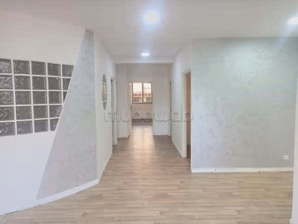 Bureau Professionnel de 144 m² à Louer – Longue Durée, Quartier Les Hôpitaux, Casablanca