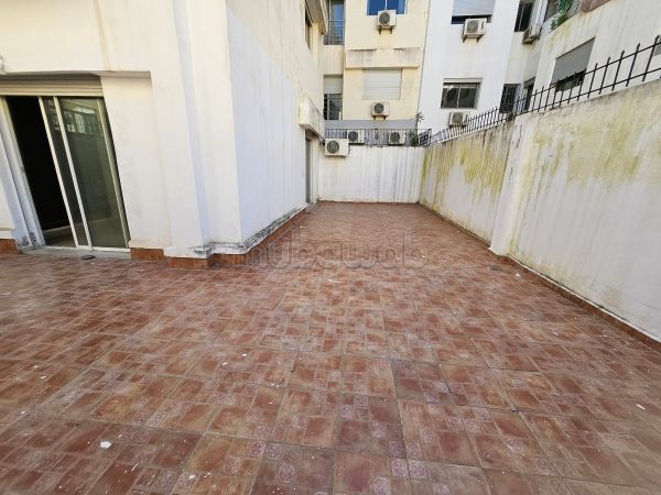 Bonito piso en venta en Bourgogne Ouest. Area 100 m². Terraza y ascensor