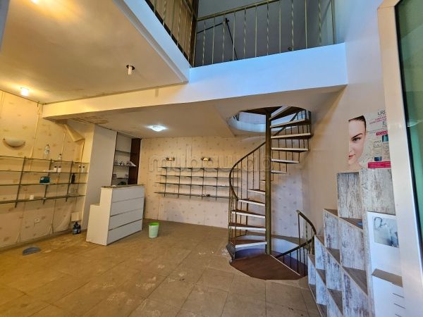 Oficinas y locales comerciales en venta en Hassan Centre Ville. Area 72 m². Puerta de seguridad