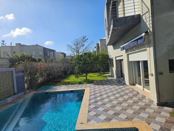 Casa de alto standing en venta en Victoria. 5 habitaciones. Servicio de conserjería y aire condicionado