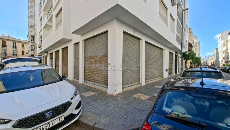 Locales comerciales de 45 y 48 m² con doble escaparate
