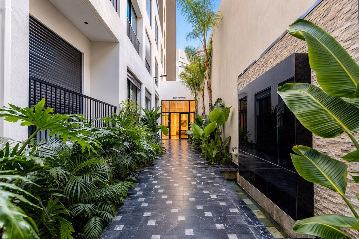Estudio Premium Amueblado con Terraza y Vista a CFC / Parque Anfa – Residencia de Alto Standin