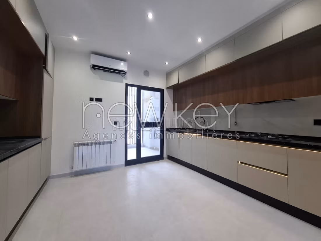 Exceptional S3 apartment with a panoramic view of greenery