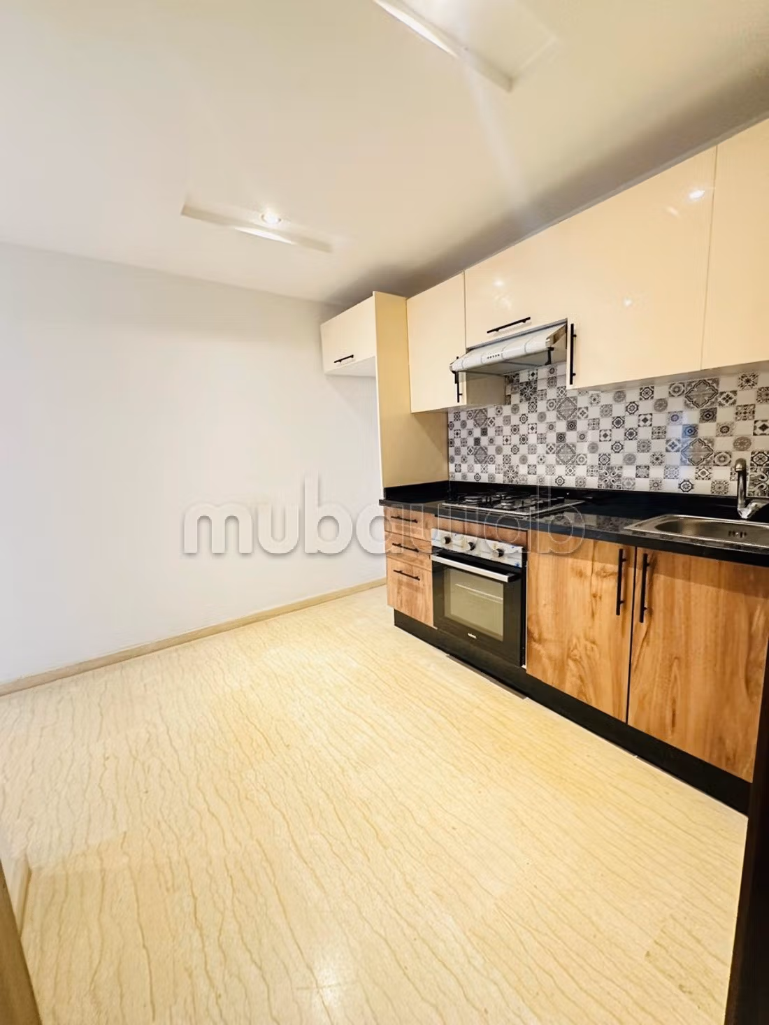 Appartement te huur in Roches Noires. 2 mooie slaapkamers. Conciërgeservice.