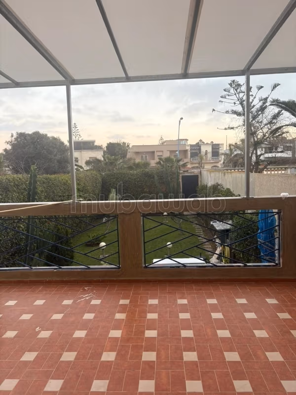 Piano di villa in affitto a Dar Bouazza con vista mare