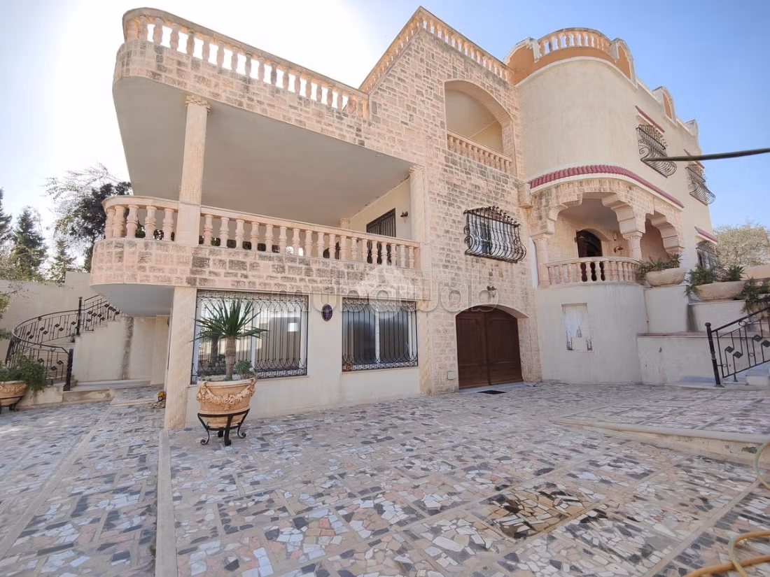 Detached villa for sale