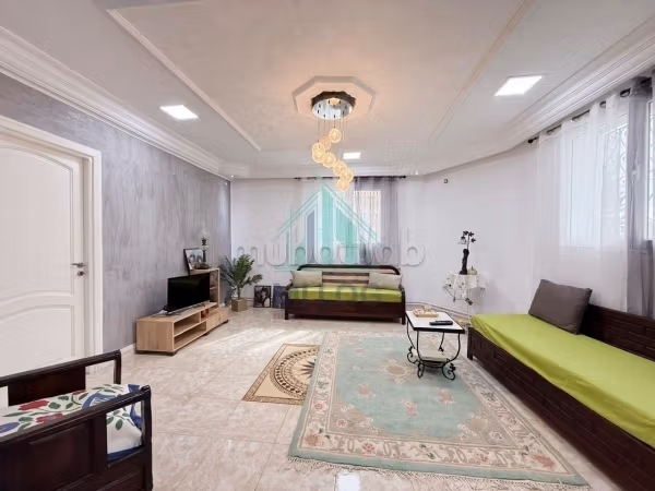 Villa sur deux niveaux de 310 m² à la Nouvelle Med