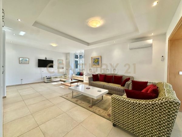 A louer: Un Duplex s2 Meublé à Golden Tulipe